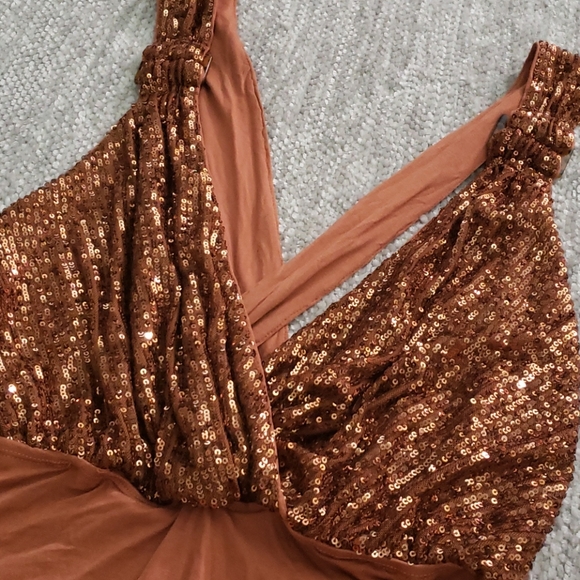 Free People | Zuri Sequin Set in Bronze - Picture 9 of 9